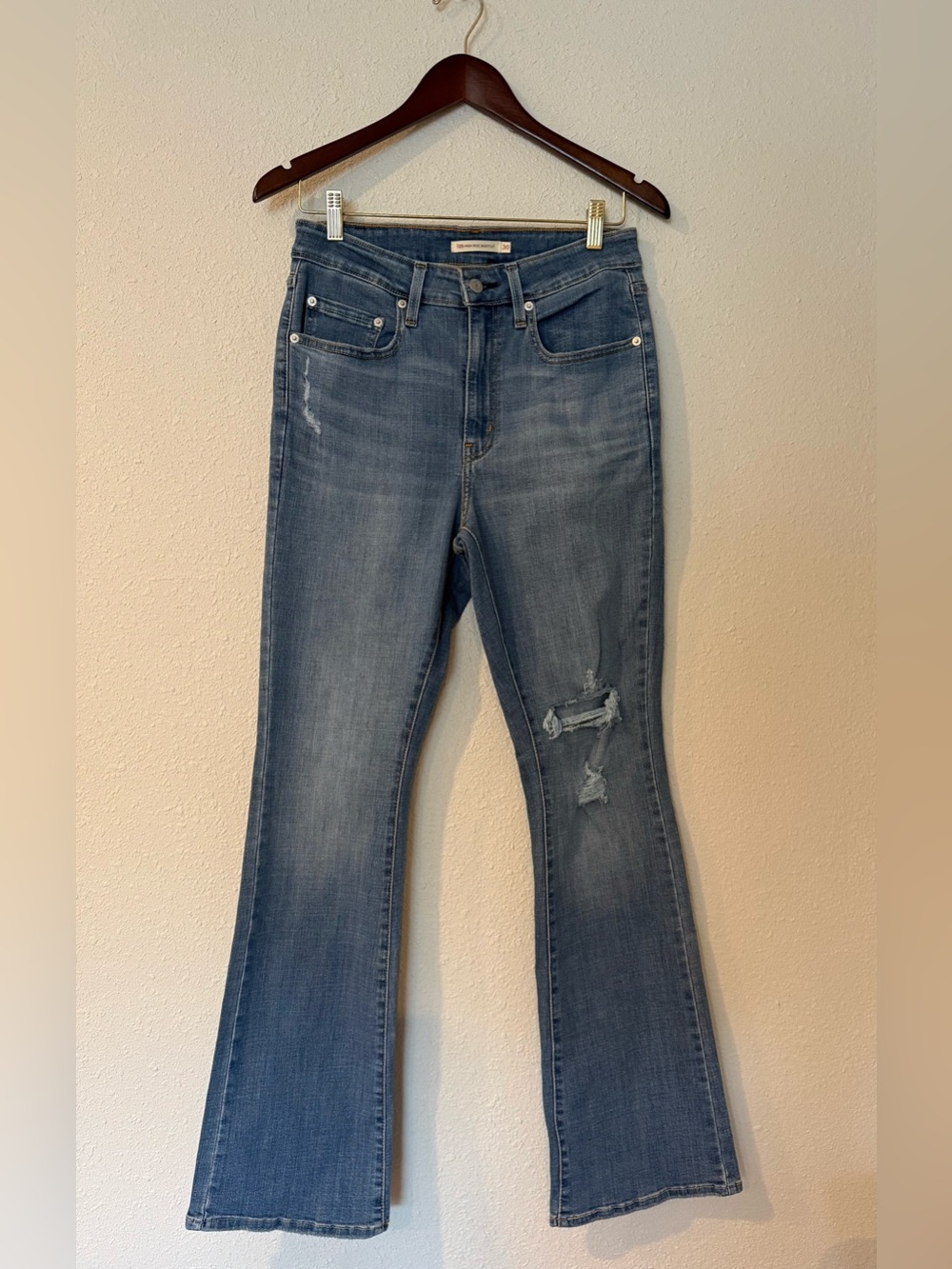 Levi’s 725 High Rise Bootcut Jeans Size 30 Distressed Medium Wash